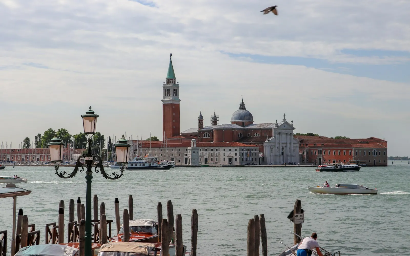 Benátské nábřeží u San Marco s výhledem na San Giorgio Maggiore